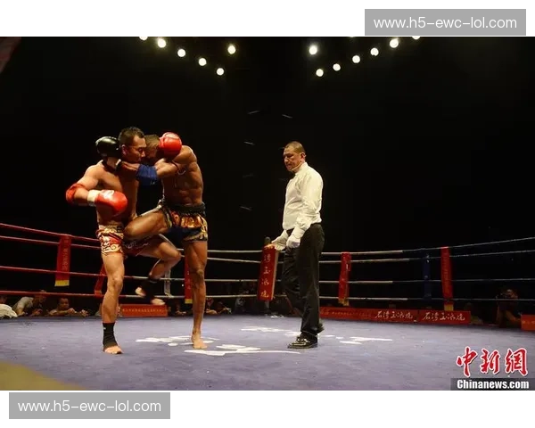 铁拳撞击膝影:西蒙·马库斯与姜春鹏,那场重新定义“硬汉”的巅峰屠戮 铁拳撞击膝影:西蒙·马库斯与姜春鹏,那场重新定义“硬汉”的巅峰屠戮